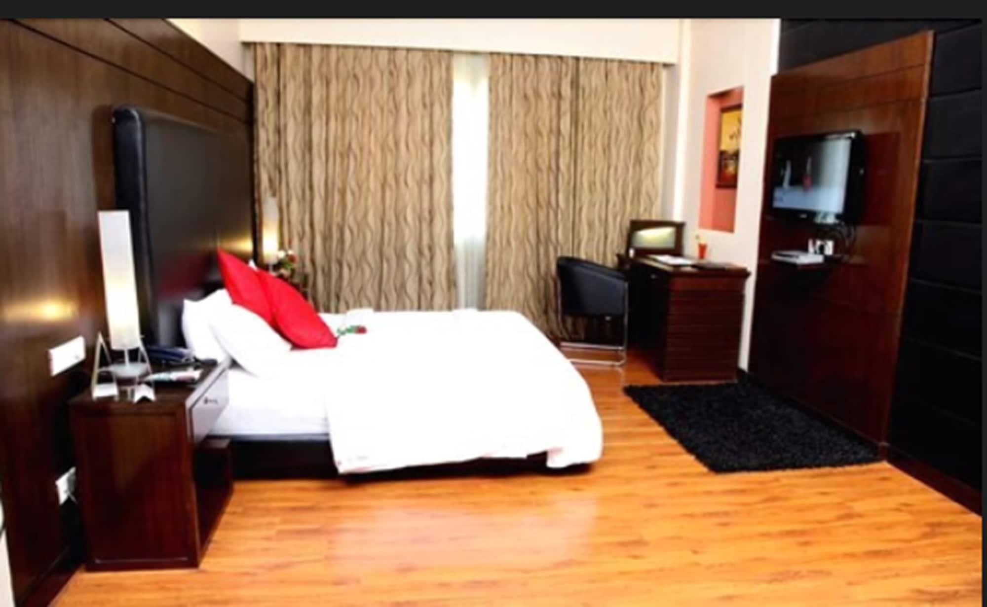 Hotel Pal Heights Bhubaneswar Bagian luar foto
