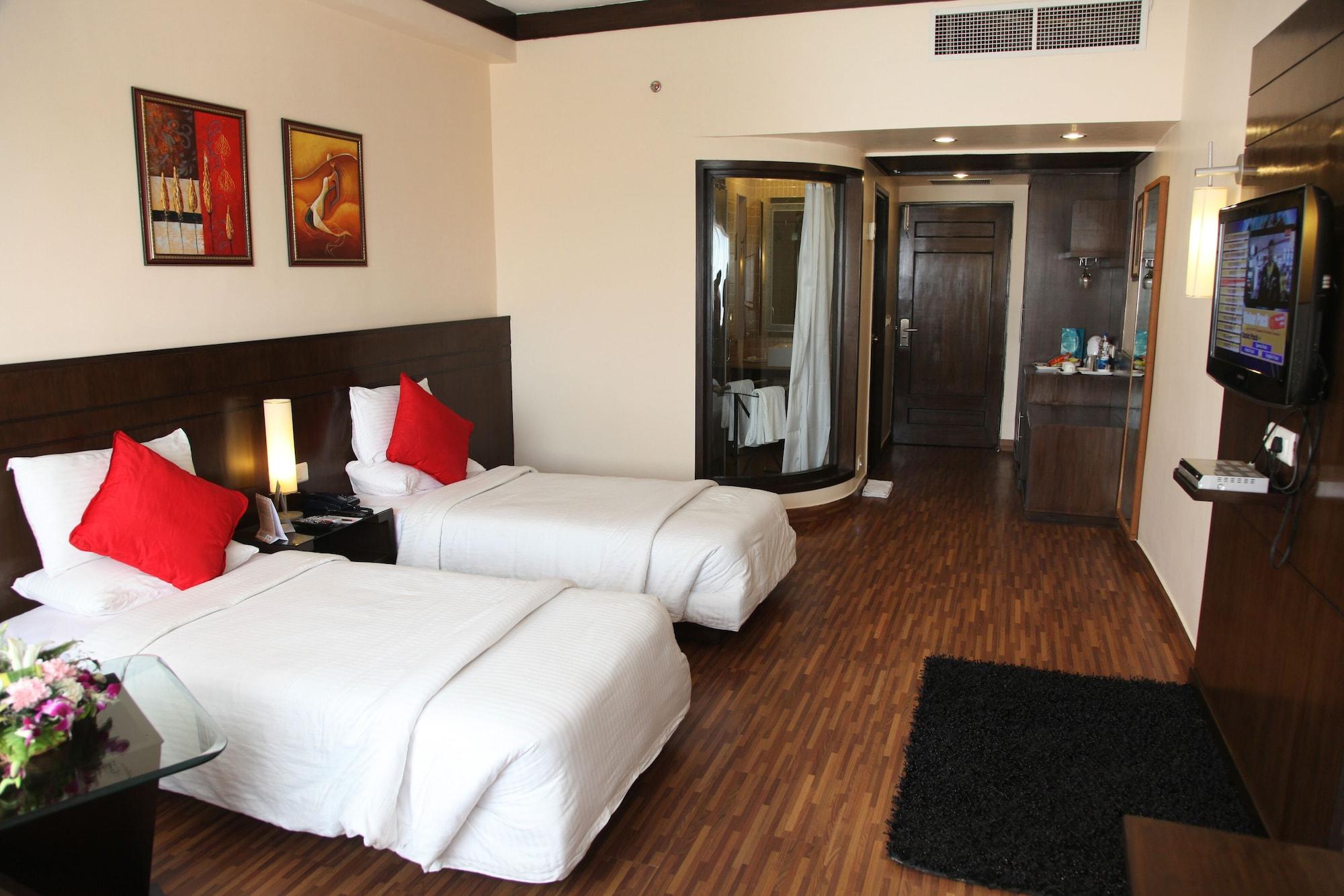 Hotel Pal Heights Bhubaneswar Bagian luar foto
