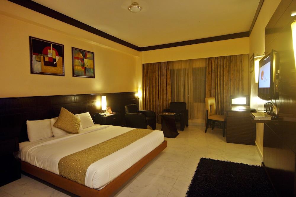 Hotel Pal Heights Bhubaneswar Bagian luar foto