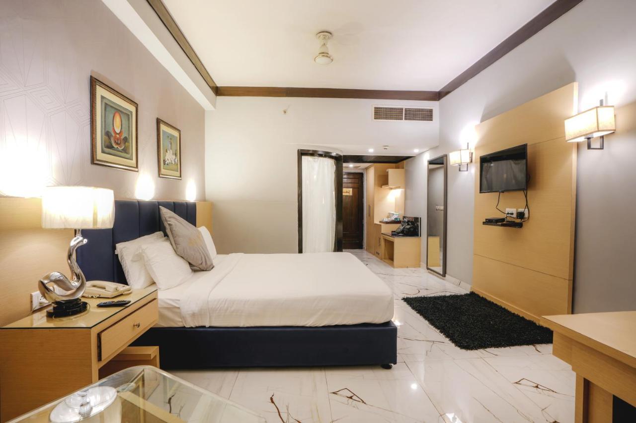 Hotel Pal Heights Bhubaneswar Bagian luar foto