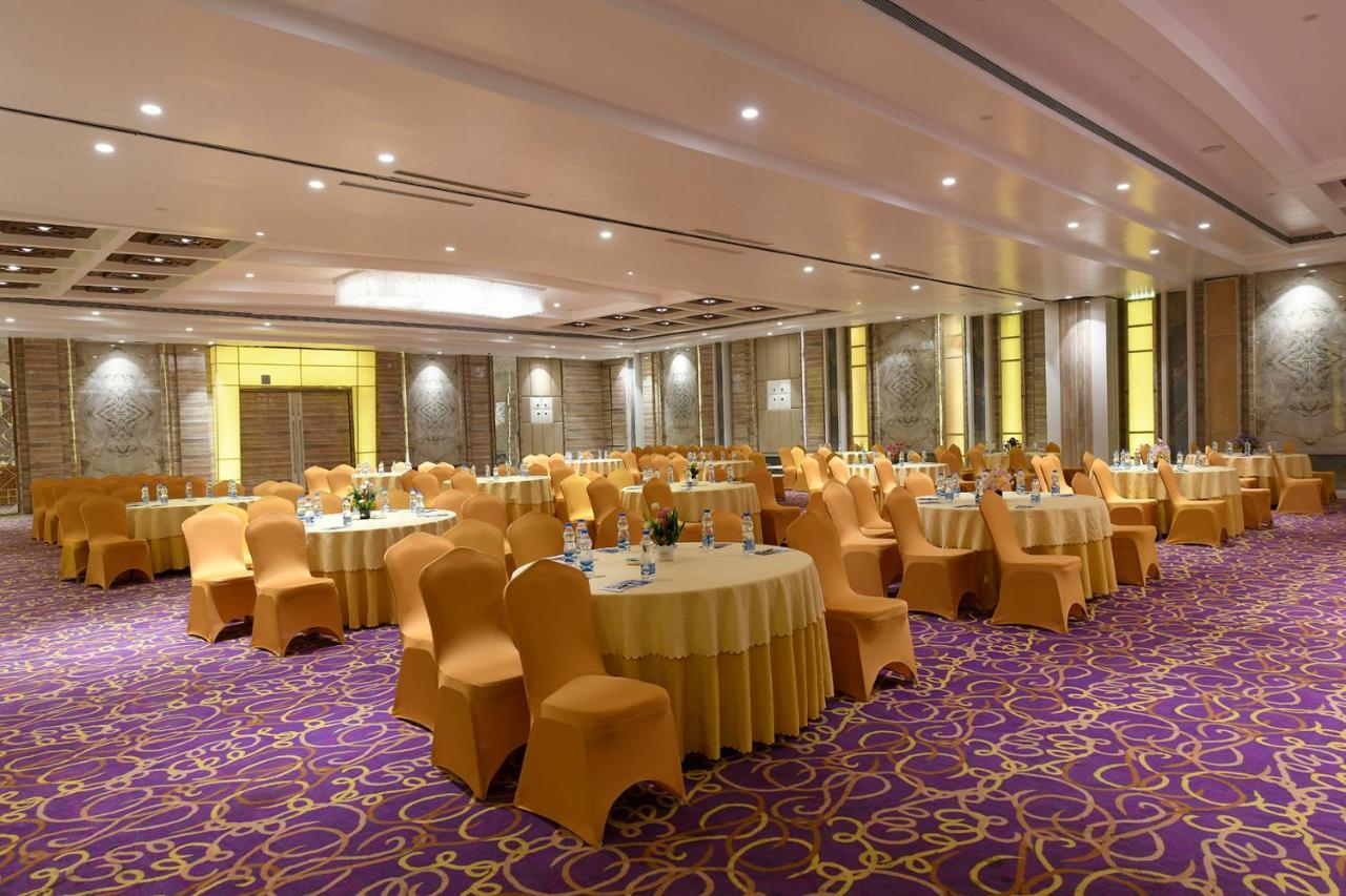 Hotel Pal Heights Bhubaneswar Bagian luar foto