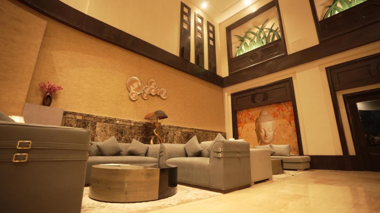 Hotel Pal Heights Bhubaneswar Bagian luar foto