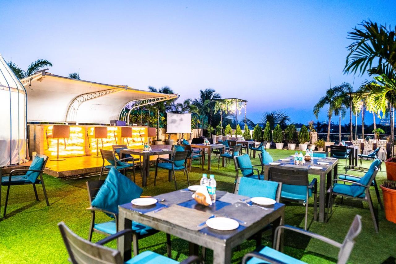 Hotel Pal Heights Bhubaneswar Bagian luar foto