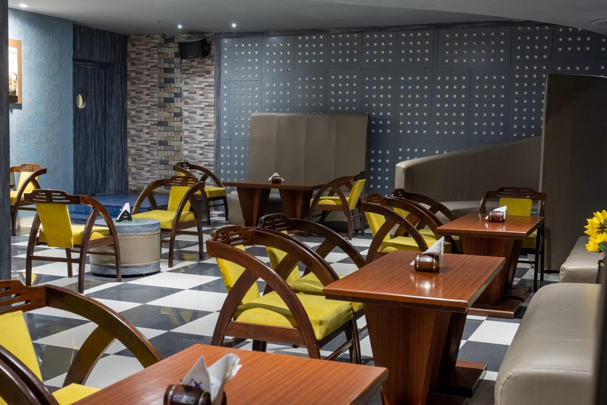 Hotel Pal Heights Bhubaneswar Bagian luar foto