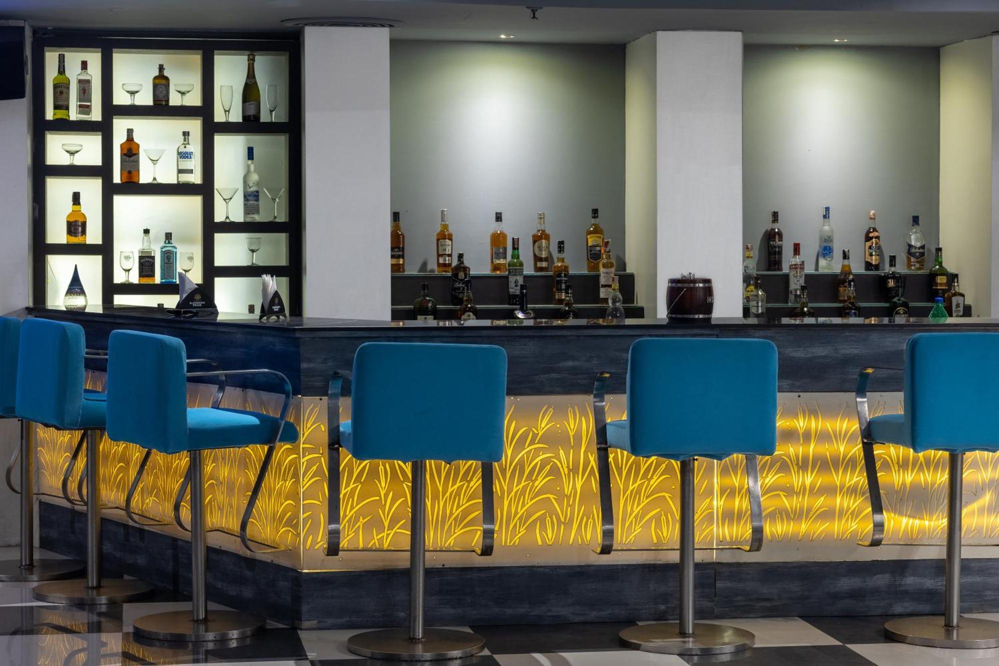 Hotel Pal Heights Bhubaneswar Bagian luar foto