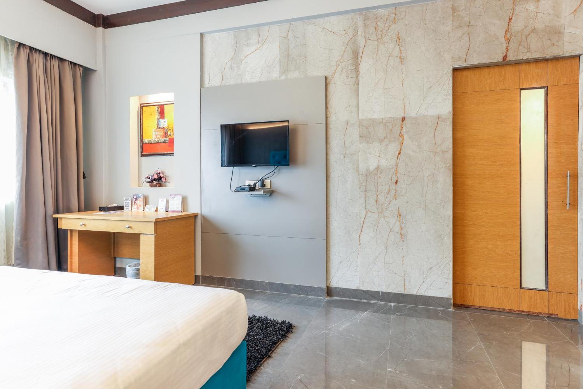 Hotel Pal Heights Bhubaneswar Bagian luar foto