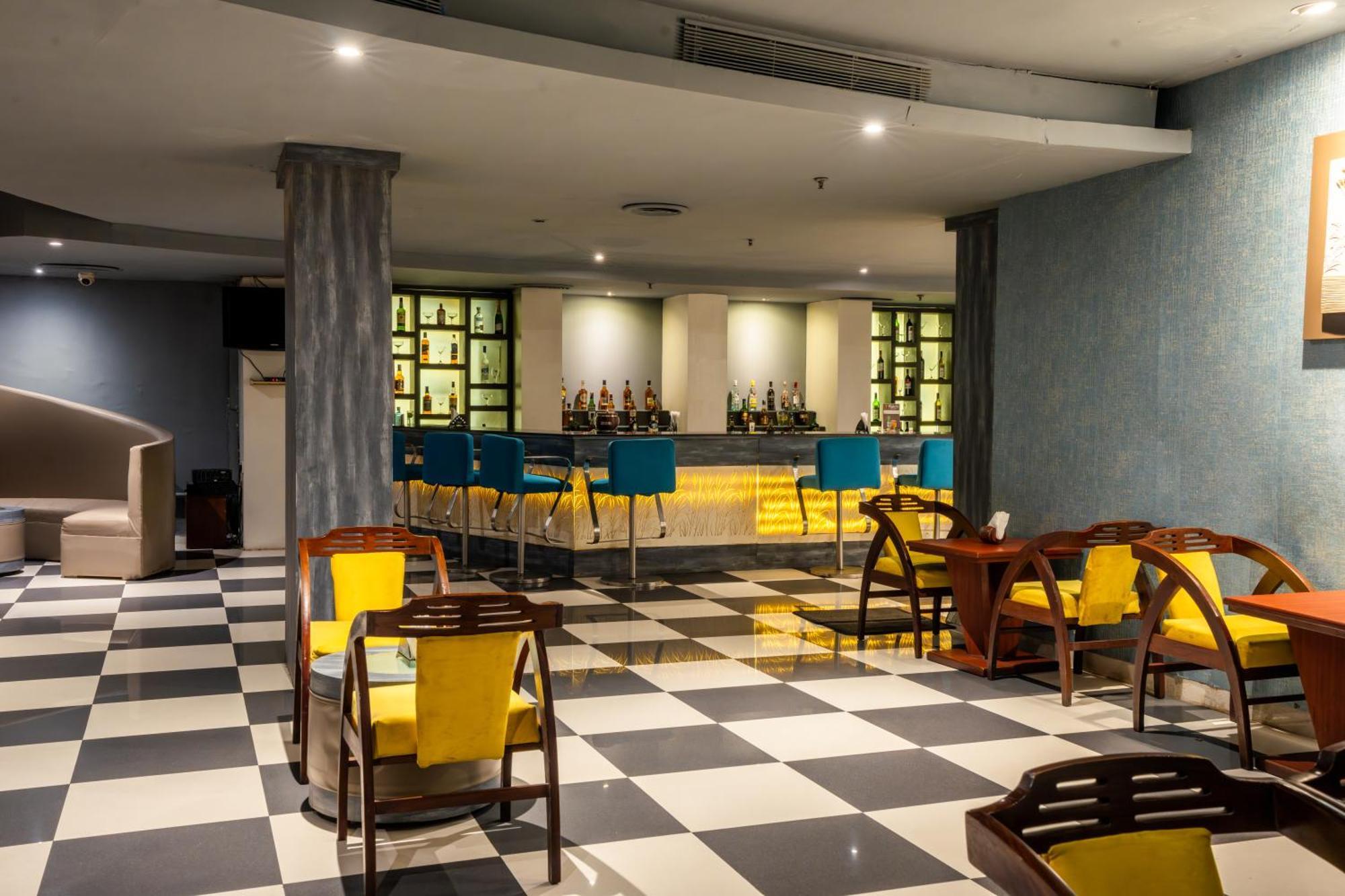 Hotel Pal Heights Bhubaneswar Bagian luar foto