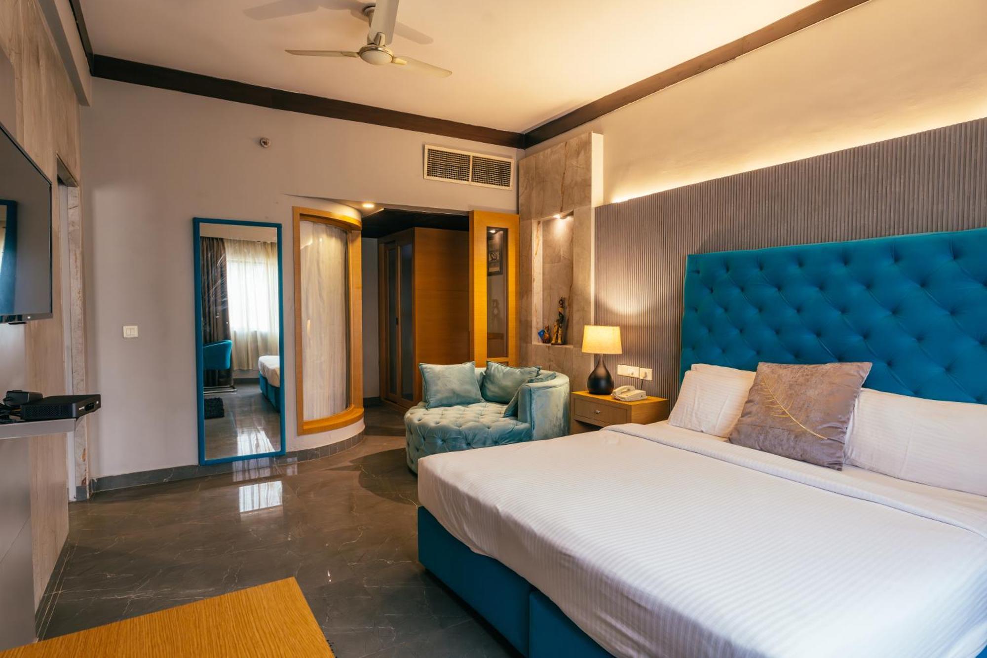 Hotel Pal Heights Bhubaneswar Bagian luar foto