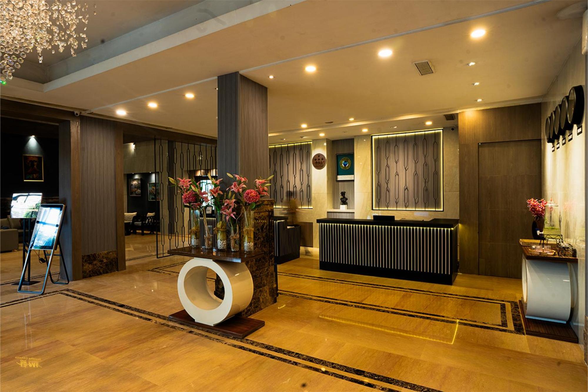 Hotel Pal Heights Bhubaneswar Bagian luar foto