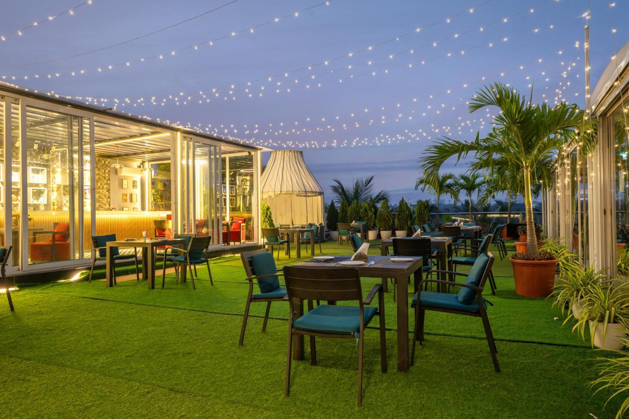 Hotel Pal Heights Bhubaneswar Bagian luar foto