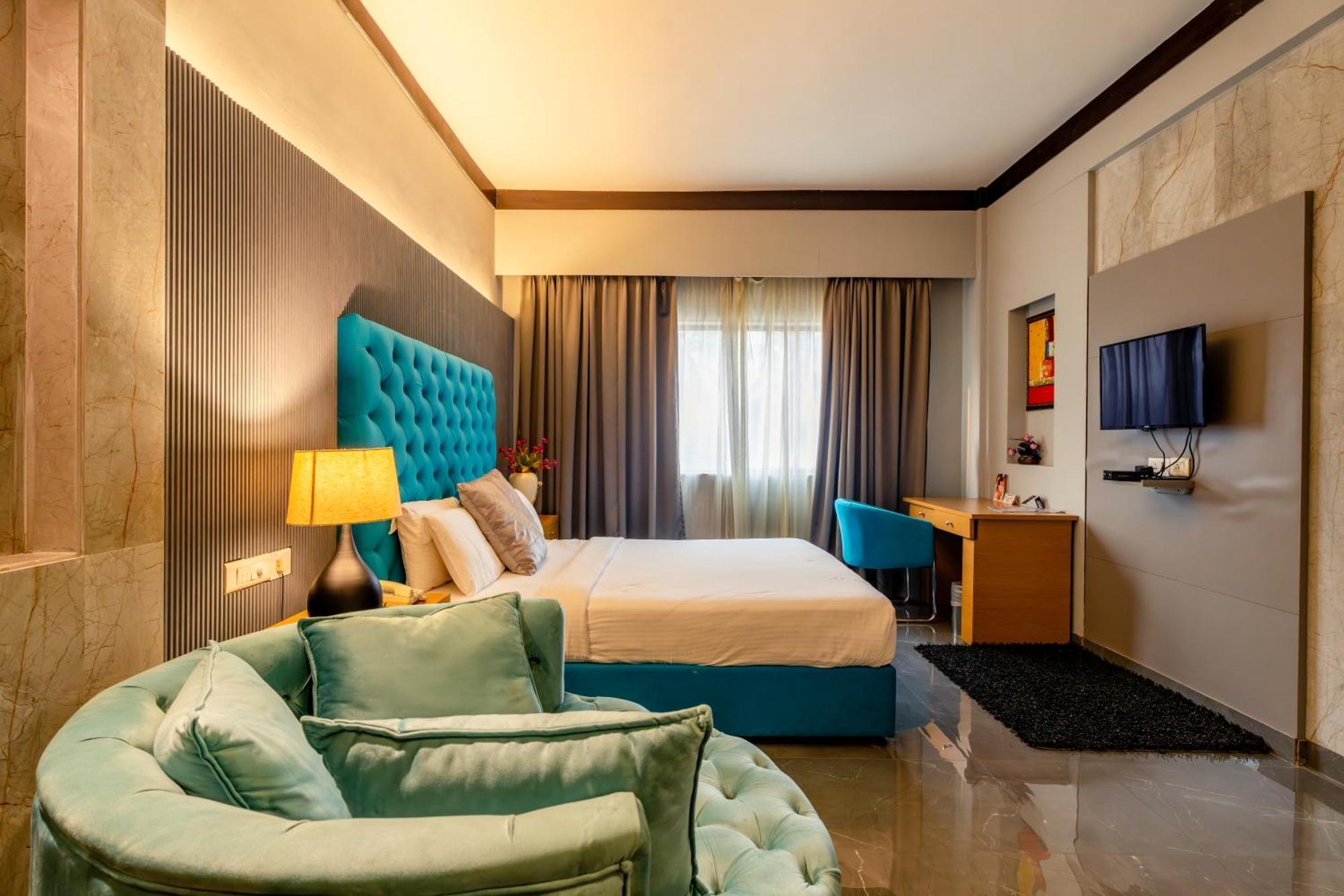 Hotel Pal Heights Bhubaneswar Bagian luar foto