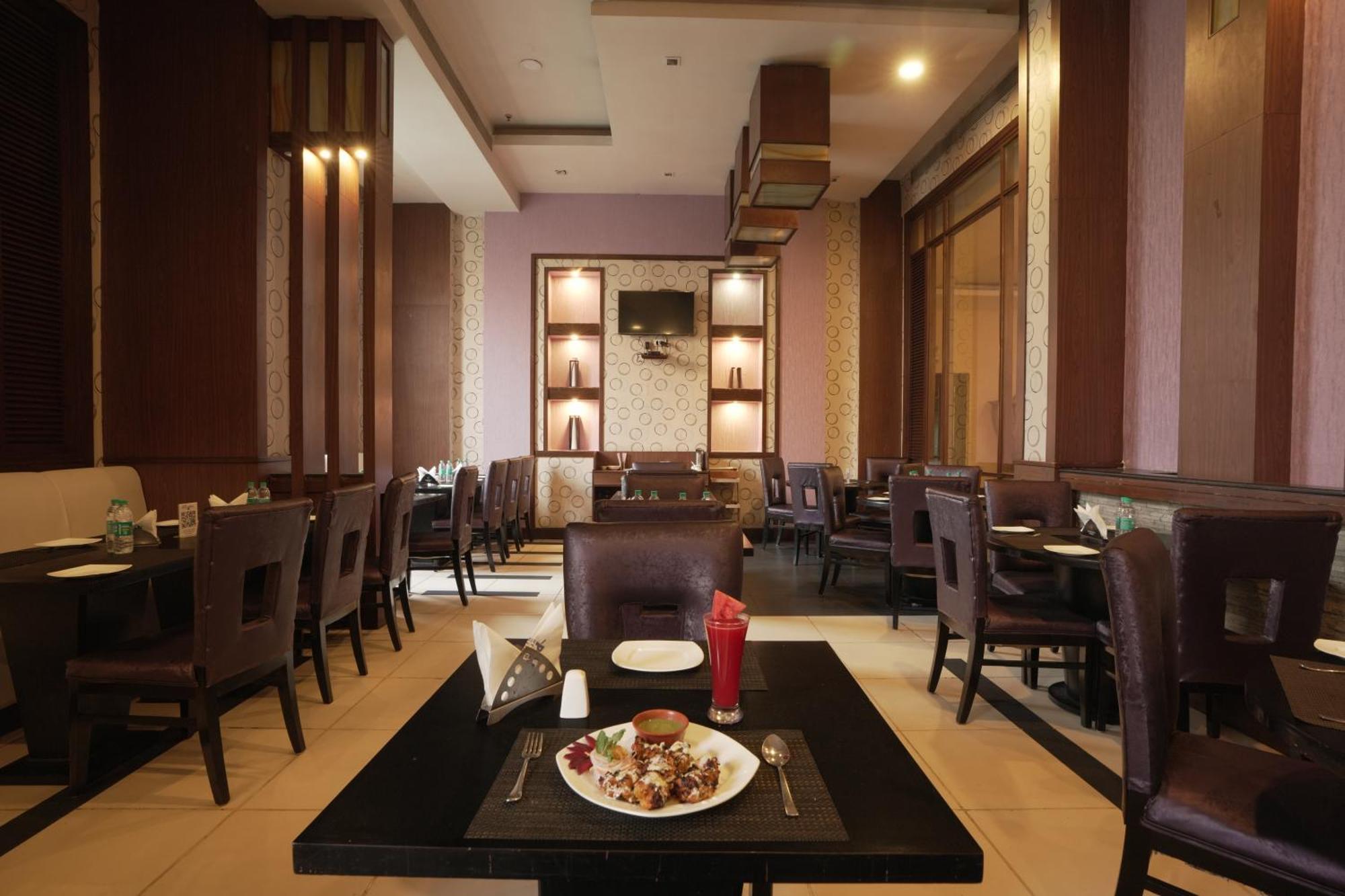 Hotel Pal Heights Bhubaneswar Bagian luar foto
