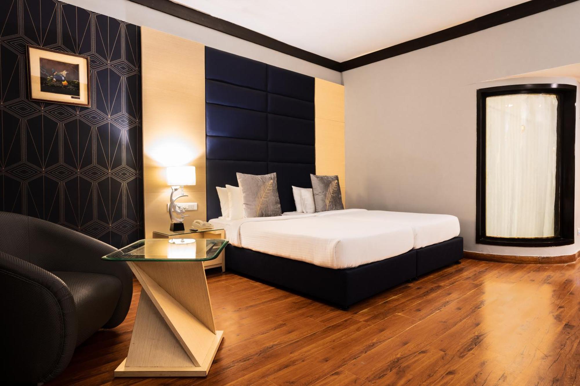 Hotel Pal Heights Bhubaneswar Bagian luar foto