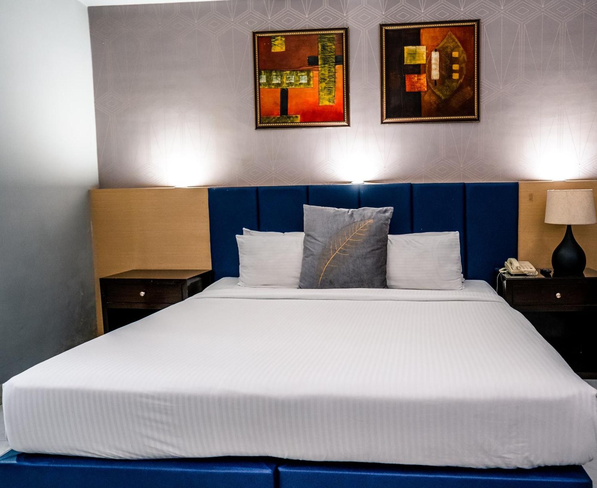 Hotel Pal Heights Bhubaneswar Bagian luar foto