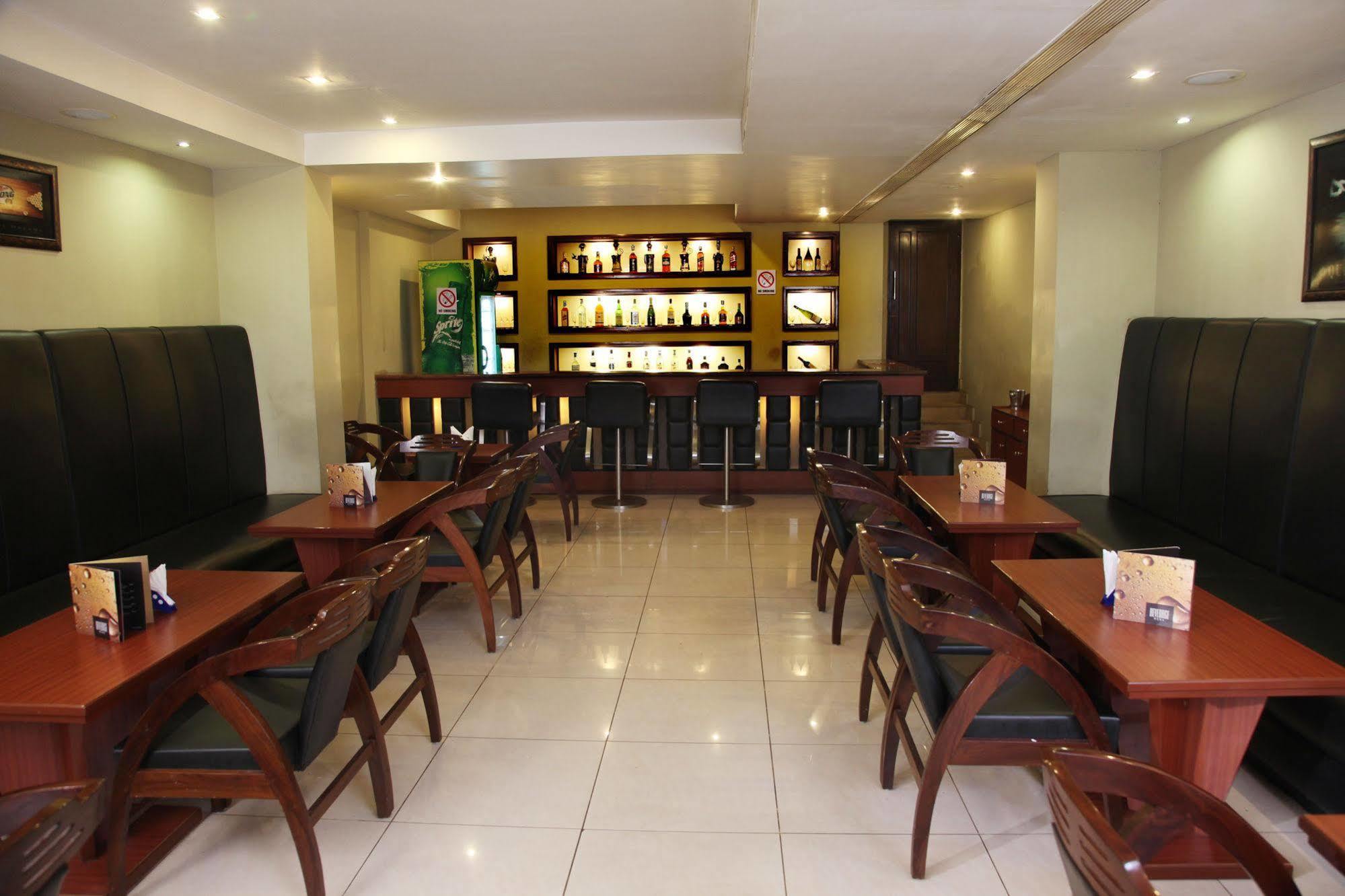 Hotel Pal Heights Bhubaneswar Bagian luar foto