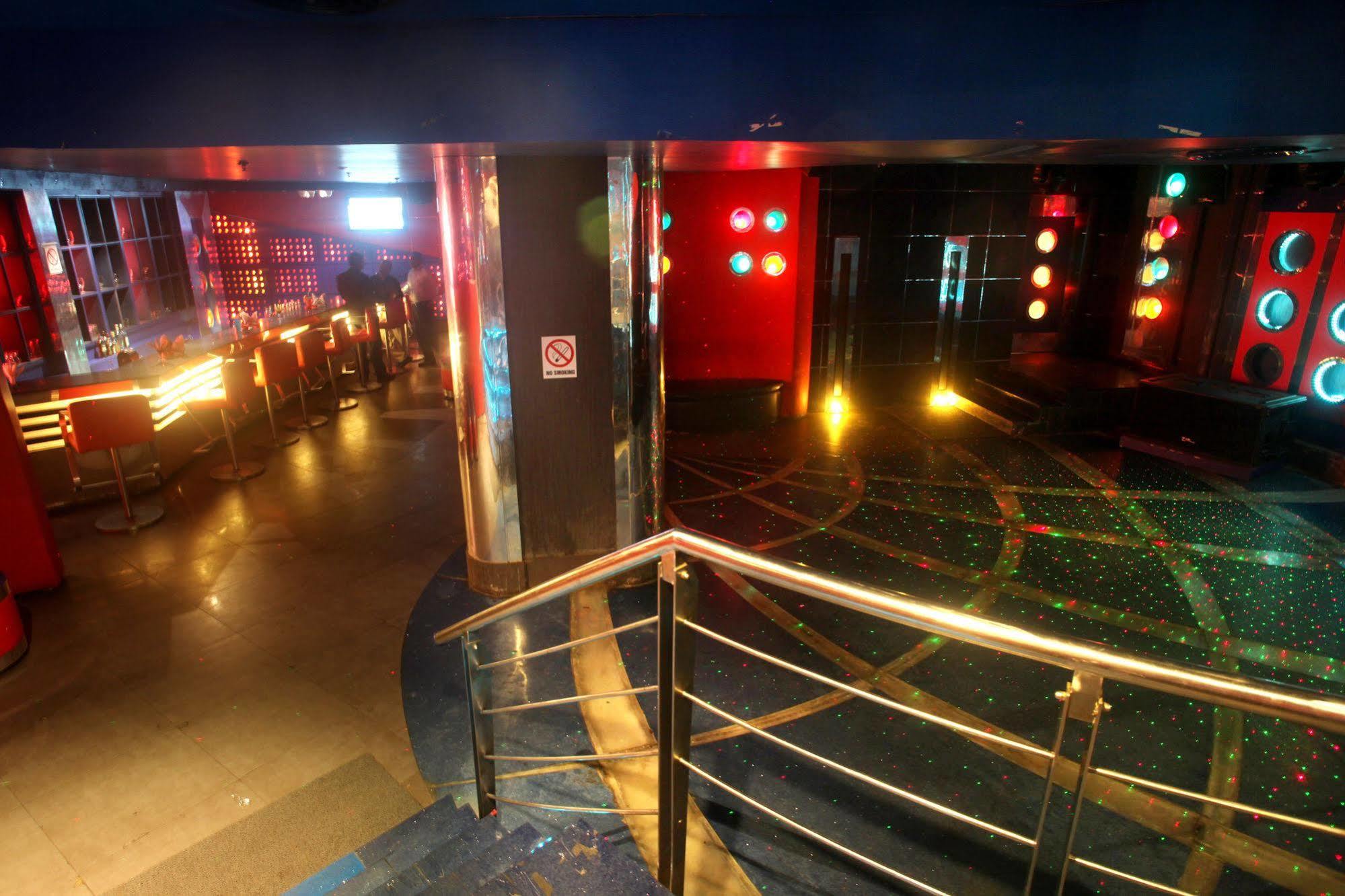 Hotel Pal Heights Bhubaneswar Restoran foto